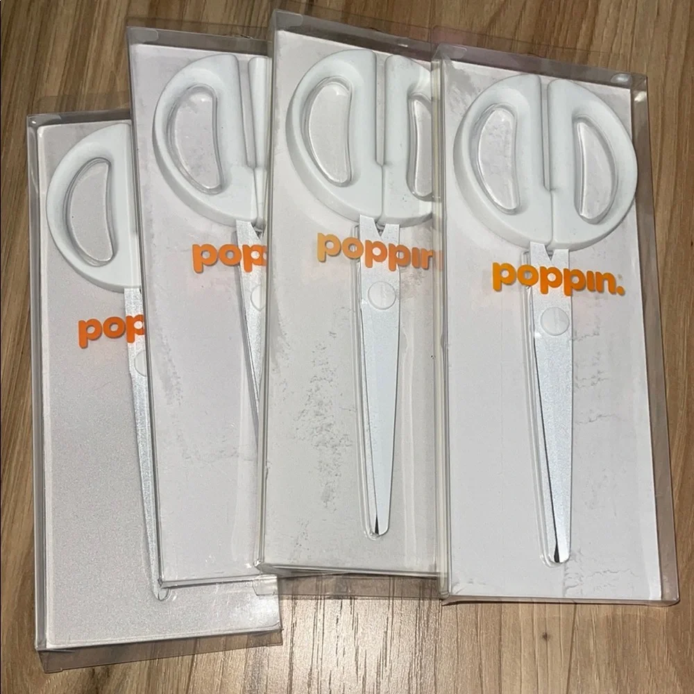 Poppin white scissors ✂️